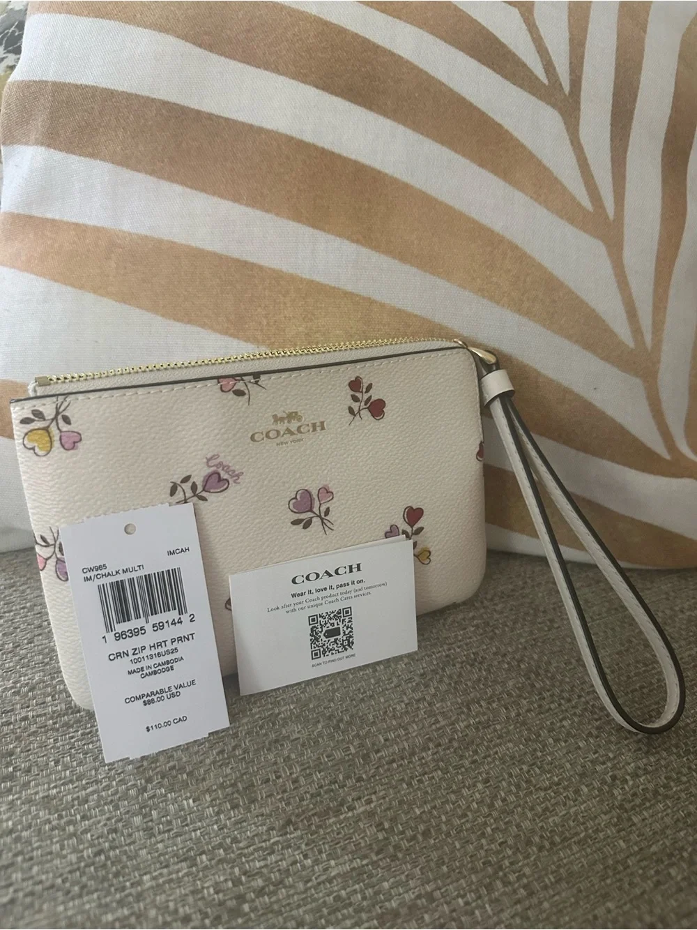 COACH Corner Zip Heart Print Chalk Leather Wristlet with Floral Accents NWT
